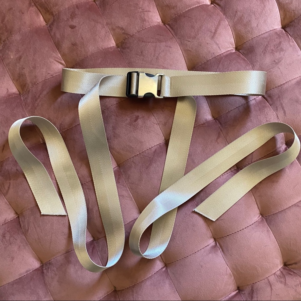 Utility Belt - Picture 2 of 4